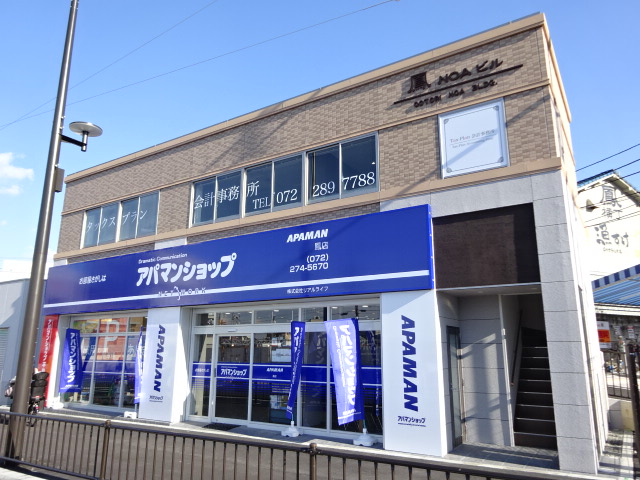 当店はJR阪和線「鳳」駅徒歩1分♪<br>店舗は東口駅前ロータリーに面した場所です。