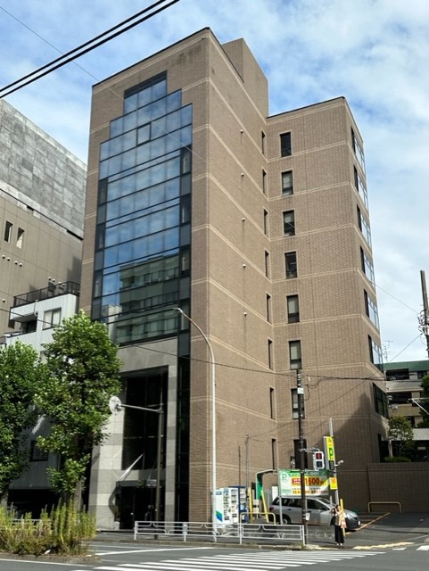 横浜駅西口より徒歩8分の店舗になります。お客様のご要望にお応えし快適な素晴らしいお部屋をご紹介させていただきます