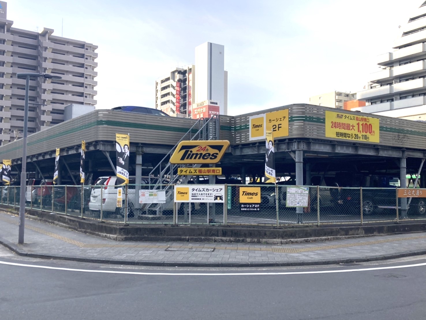 福山駅がそばなので来客用駐車場がないと思われているお客様、しっかりと来店駐車場を確保しております。
