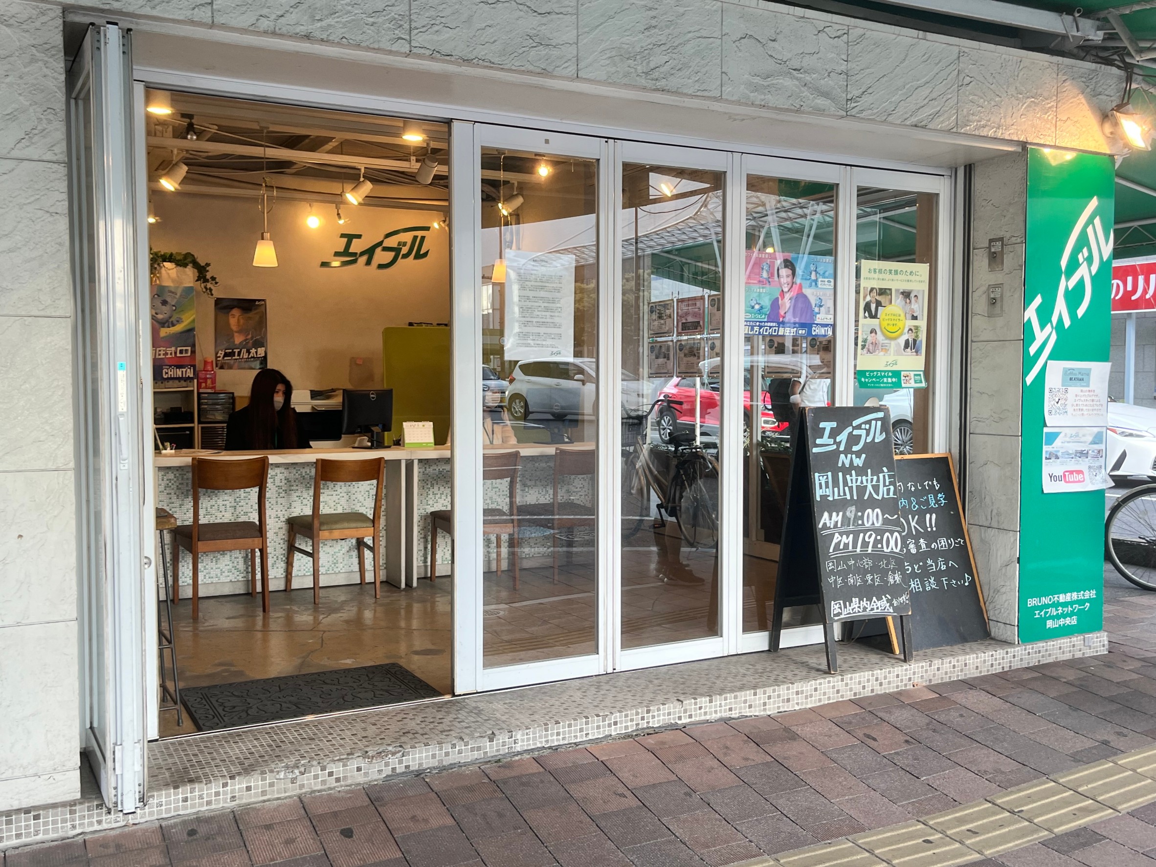 店舗はカフェのようなテラススタイル！