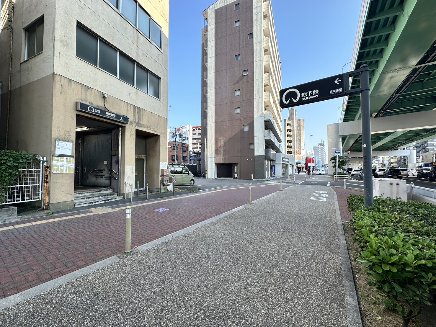 地下鉄名港線「東海通（とうかいどおり）駅」1番出口より徒歩1分。大きな交差点の北東角にございます★