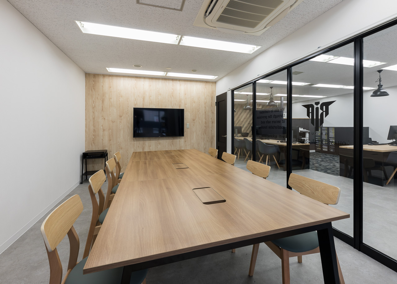 店内には小会議スペースも設けてございます。