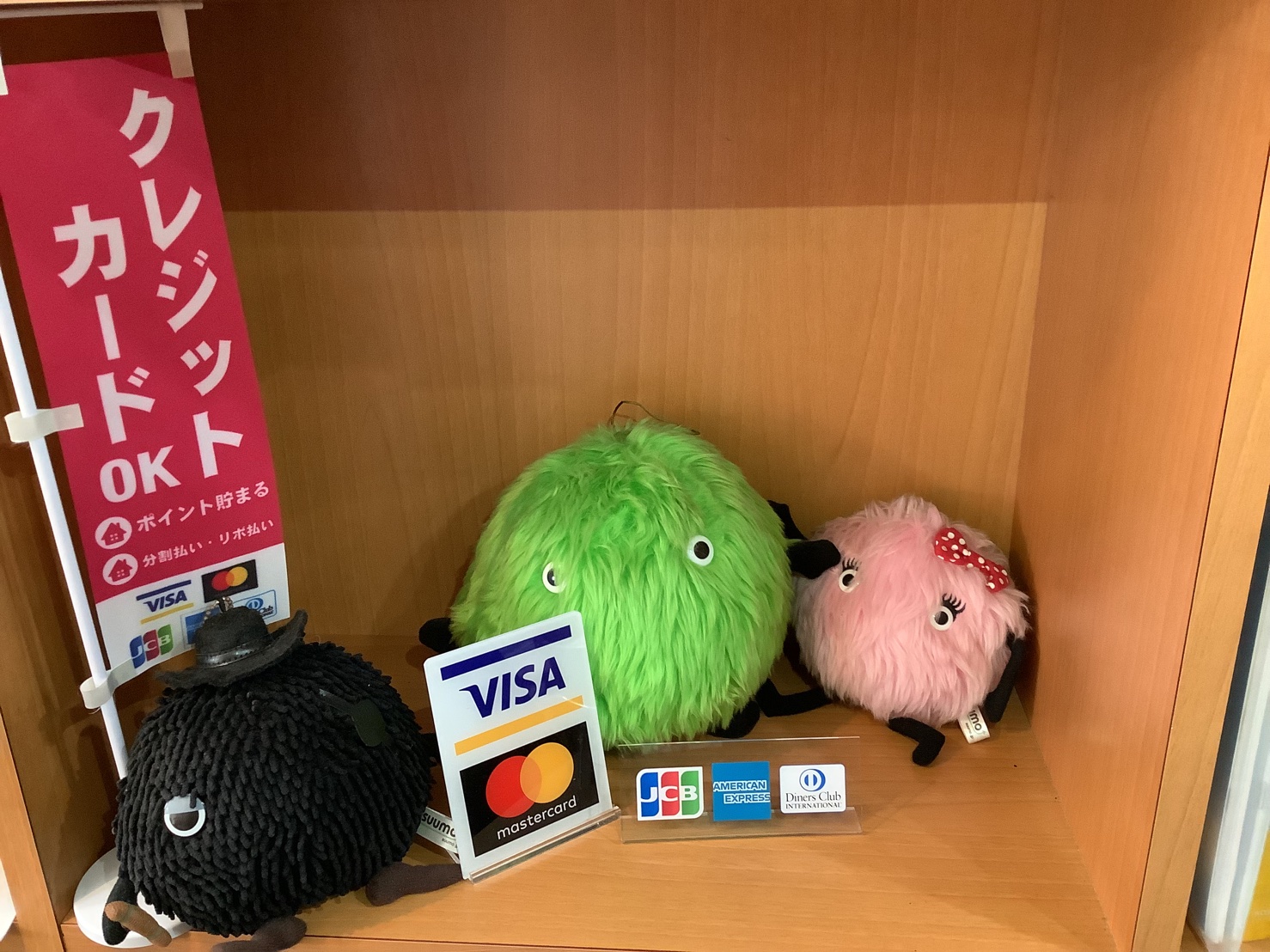 当店は契約金のクレジット決済も可能です。お客様のカード契約内容によっては分割も可能です。