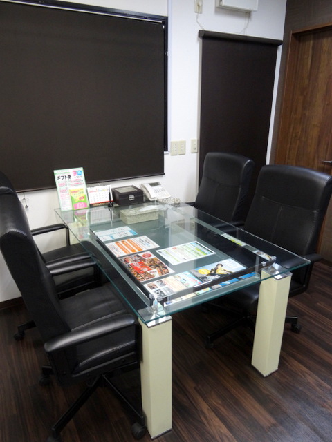 お客様との出会いを大切にし、自然に笑顔になれるような接客を心がけております！