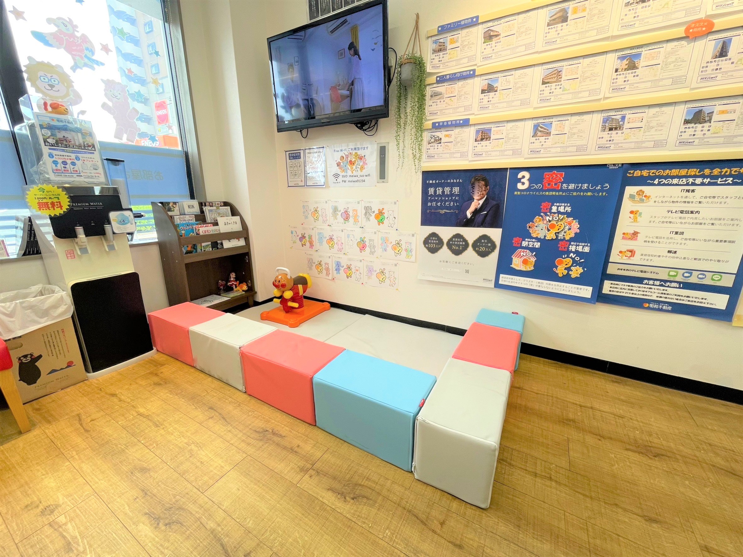 キッズスペースあり♪室内用チャイルドシートあり★待機席にもゆとりがあるのでお子様連れでの来店も大歓迎！