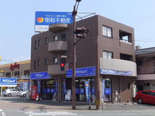 ☆★見通しの良い十字路角にあり、屋上にある大きな看板が目印です★☆