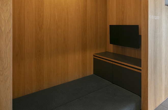 お客様に選んでいただけるお店である為に。無人コーナーやキッズエリアも全店で完備。