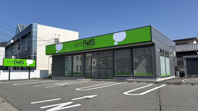 長野電鉄線「本郷駅」より徒歩約15分。SBC通り沿いの便利な立地にございます。