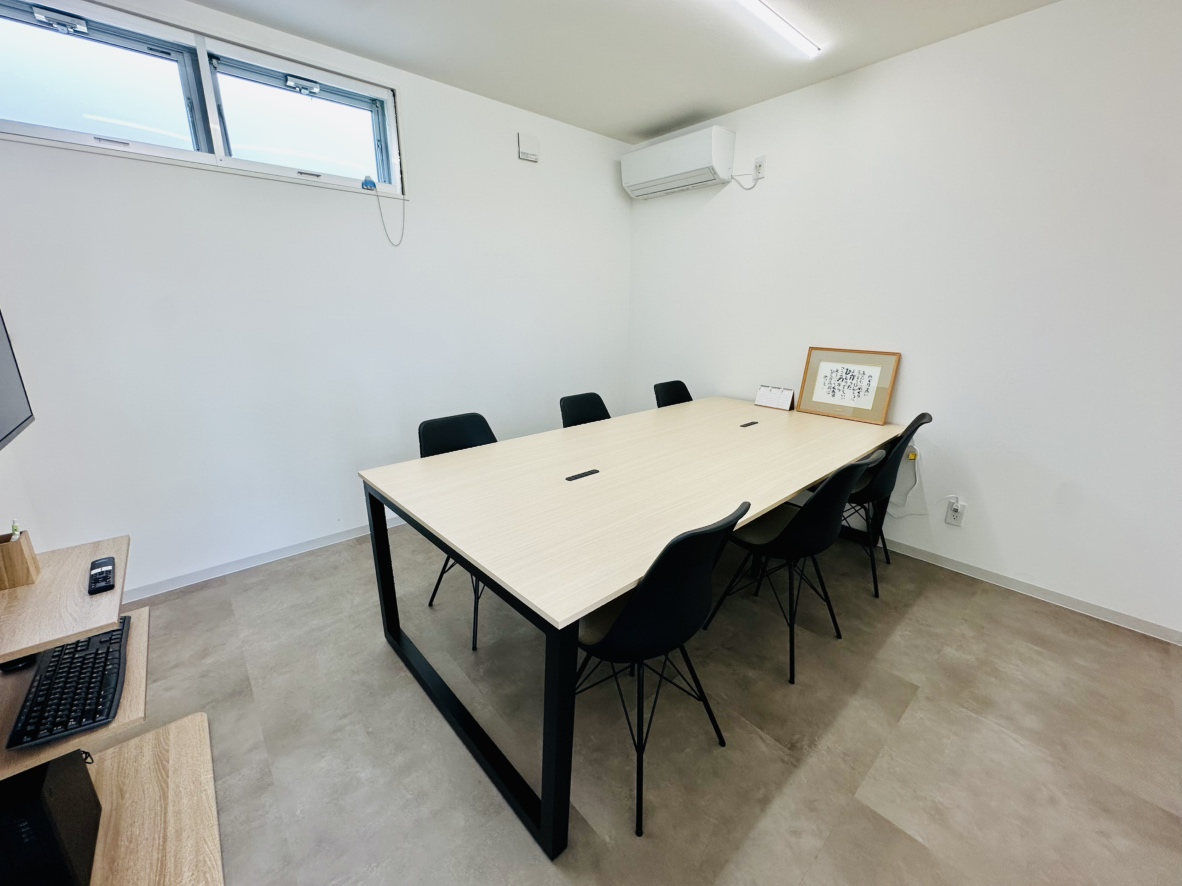 相談カウンター以外にも、商談・打合わせ室がございます。