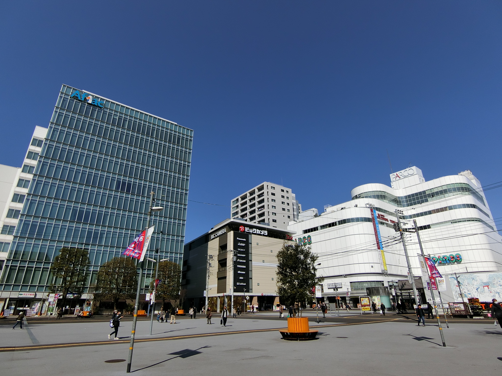 調布営業所は調布駅広場口を出て正面です。売買と賃貸の両方の取り扱いが可能！