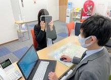 VR内見を積極的に導入中！入居中の物件も店舗内で疑似内見可能です。