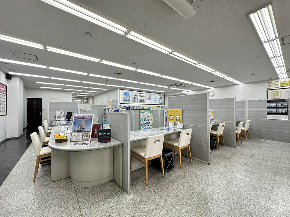 接客ブースは間仕切りでスペースを確保しており、他のお客様を気にせずじっくりご相談頂けます。