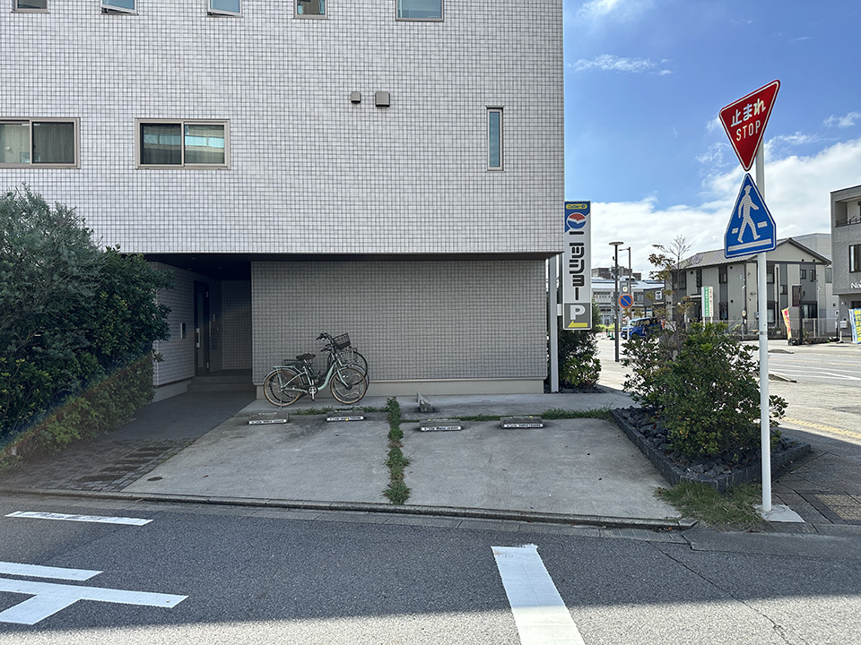 駐車場を完備しております。詳しくはご案内図をご覧ください。