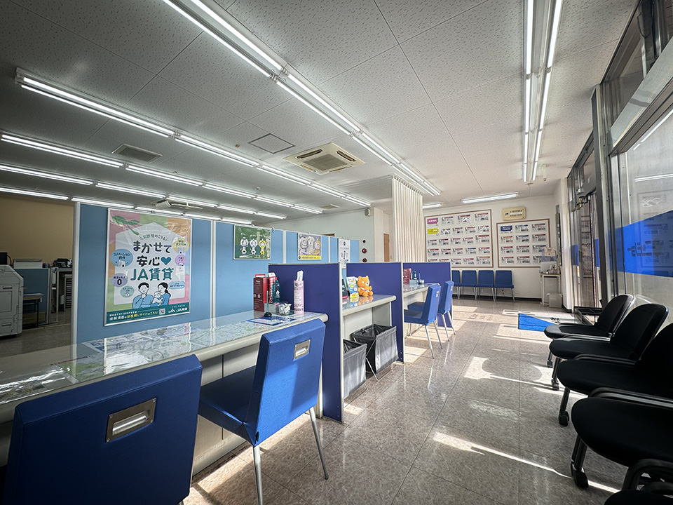 接客ブースは間仕切りでスペースを確保しており、他のお客様を気にせずじっくりご相談いただけます。