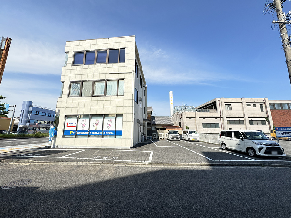 駐車場を完備しております。詳しくはご案内図をご覧ください。