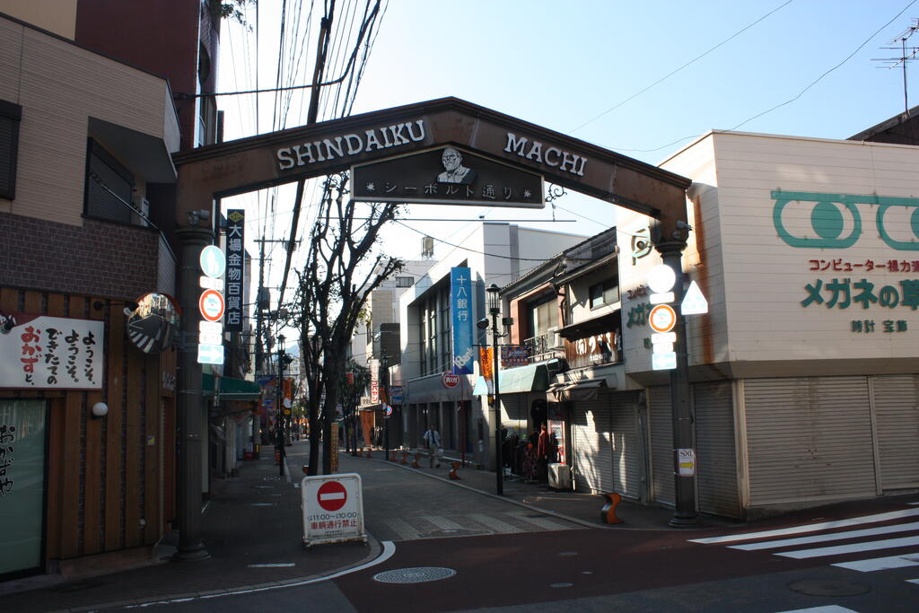 諏訪神社電停や新大工町ファンスクエア近くです！