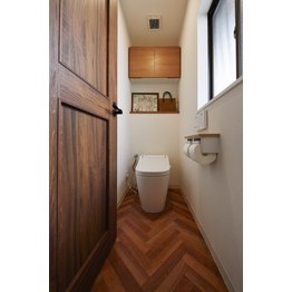 Suumo ヘリンボーンの床がオシャレなトイレ ナサホームの施工実例 リフォーム情報