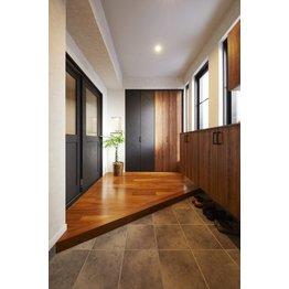 Suumo 個性が光る 広い玄関収納 ナサホームの施工実例 リフォーム情報 Suumo 個性が光る 広い玄関収納 ナサホームの施工実例 リフォーム情報