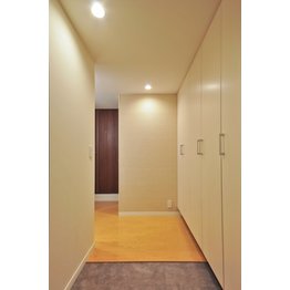 Suumo 壁一面に玄関収納新設 家族5人分の靴など 圧迫感をなくす様 正面の壁にdlで演出 Js Reform 日本総合住生活 の施工実例 リフォーム情報 Suumo 壁一面に玄関収納新設 家族5人分の靴など 圧迫感をなくす様 正面の壁にdlで演出 Js Reform 日本総合住生活 の施工実例 リフォーム情報