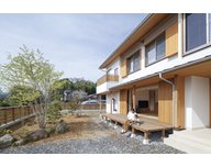 ｰ松本建設 コンセプトハウスⅠｰ国産無垢材＋漆喰の２階建て。深呼吸したくなる「エアサイクル工法」の家