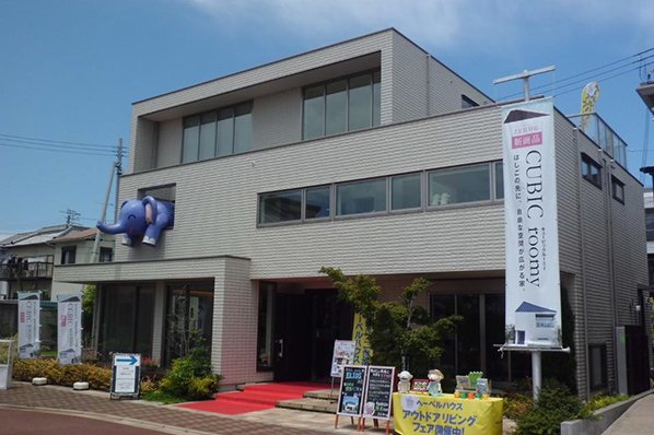 【ヘーベルハウス　和歌山FREX展示場】＠和田川橋バス停すぐ　駐車場有　多彩なシーンを提案する二世帯住宅2