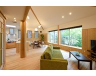 【伊勢崎市／平屋＋αの南千木モデルハウス】4つの庭と繋ぐ、「隠れ家」のような平屋モデルの見どころ2