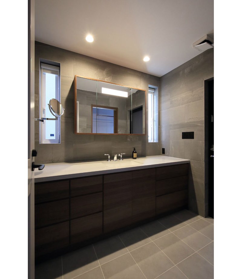 ウォールナットの洗面台/タイル天板・左壁付け仕様 ウォールナットの洗面台/タイル天板・左壁付け仕様