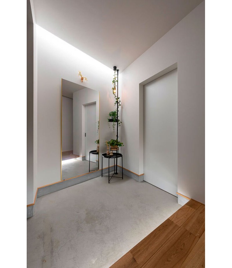 シューズクローク・玄関収納 #白 の建築事例・施工実例・価格 | 注文住宅
