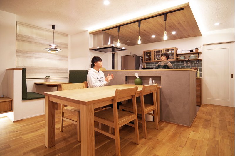 靴箱 家具のしらうち ナラの木 （モルタル の建築事例・施工実例・価格 