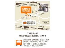 富士街道沿いに面しております。駐車場もありますので、お車でもお越しいただけます。【練馬区石神井台8-24-1】、西武バスの場合「西村」または「小関」より徒歩2分です。