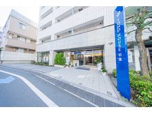 中央線・総武線「阿佐ヶ谷」駅南口 徒歩2分。パール商店街アーケードに入り、右手にサンマルクカフェ、左手にローソンがある十字路を左折し、概ね100m過ぎに弊社が見えてきます。