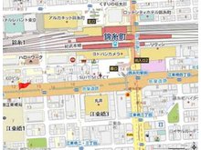 総武線　錦糸町駅から徒歩３分です。南口を出て京葉道路沿いにあります。