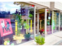 建物の外観です。キッズルームもありますので、お気軽にご家族でもお越しくださいませ。