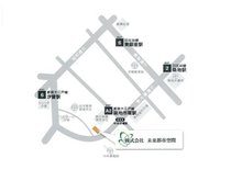 都営大江戸線「築地市場」駅より徒歩１分、地下鉄日比谷線「築地」・「東銀座」駅より徒歩５分です。