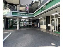 併設で営業しているエイブルのノボリが目印です!