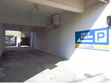 店舗駐車場は10台分ございます。