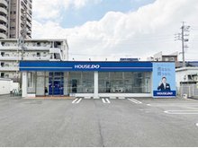 駐車場は敷地内に10台分ございます。