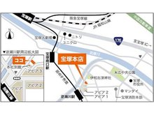 阪急今津線「逆瀬川」駅から北東へ徒歩約3分、当社本社ビルの1階にあります。ガラス張りで明るく、ビルの北西側にある入口前には4台分の駐車スペースがあります。